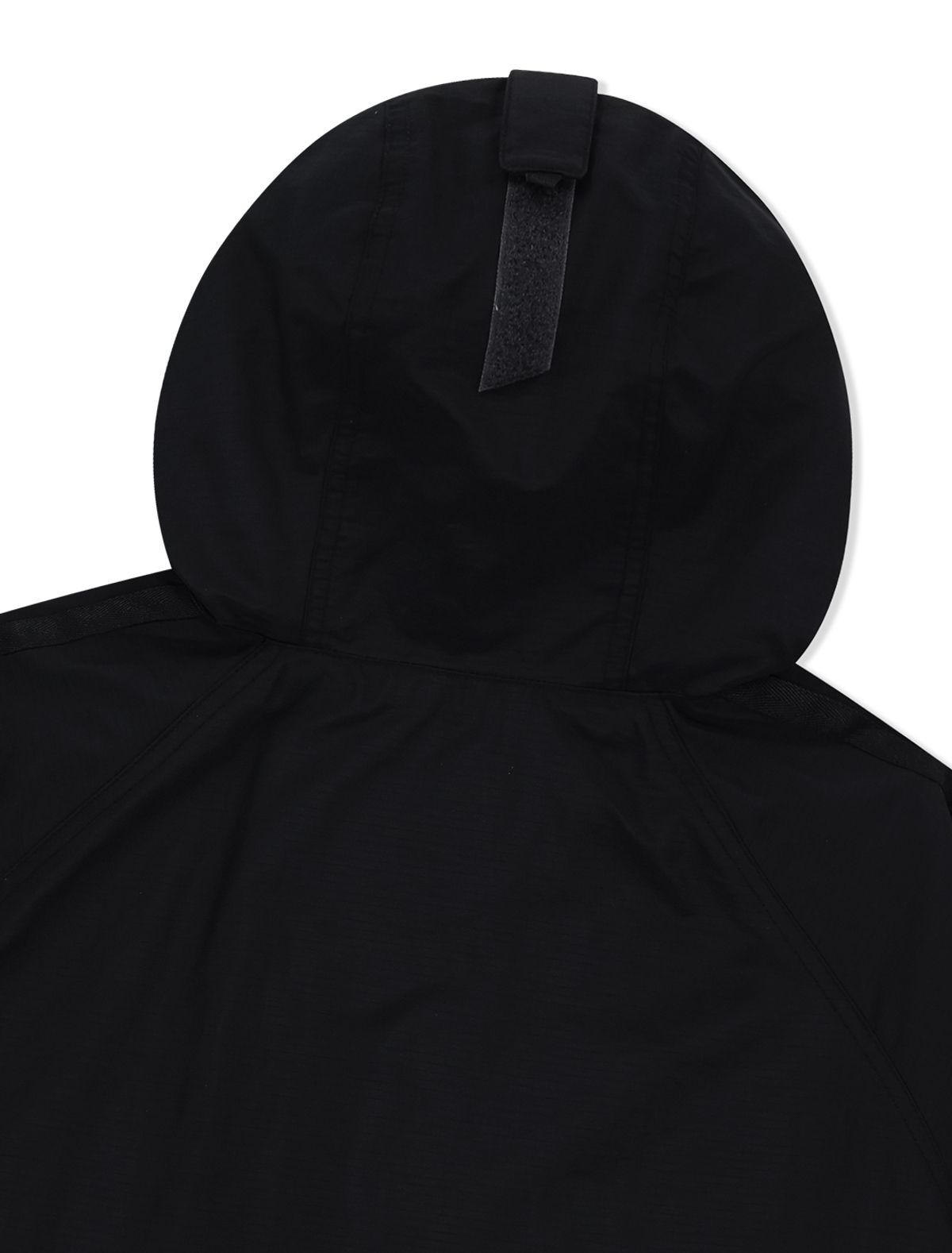 예스아이씨(YESEYESEE) Striking Windbreaker Black