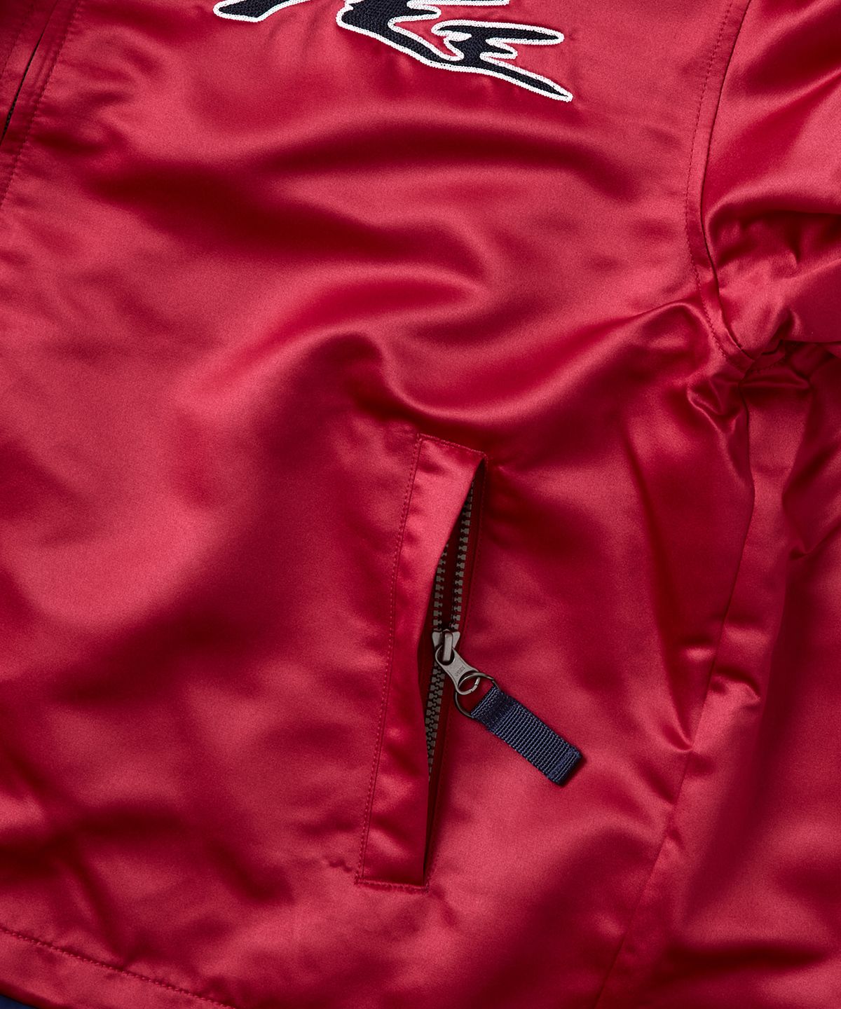 예스아이씨(YESEYESEE) Chain Stitch Logo Coach Jacket Red