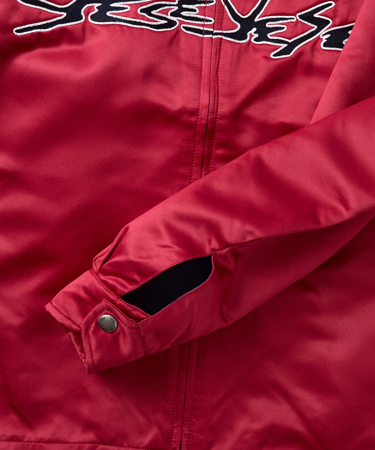예스아이씨(YESEYESEE) Chain Stitch Logo Coach Jacket Red
