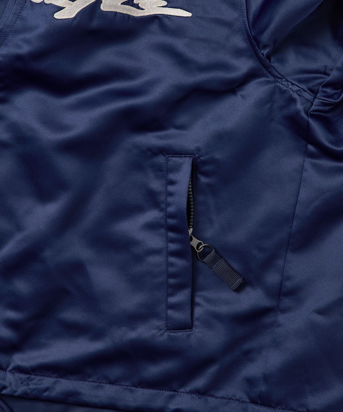 예스아이씨(YESEYESEE) Chain Stitch Logo Coach Jacket Navy