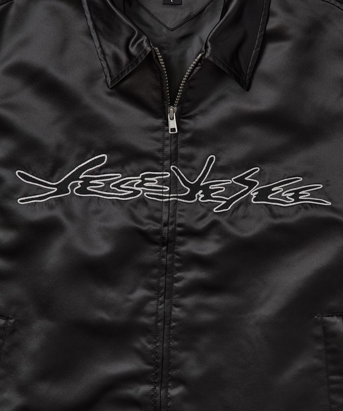예스아이씨(YESEYESEE) Chain Stitch Logo Coach Jacket Black