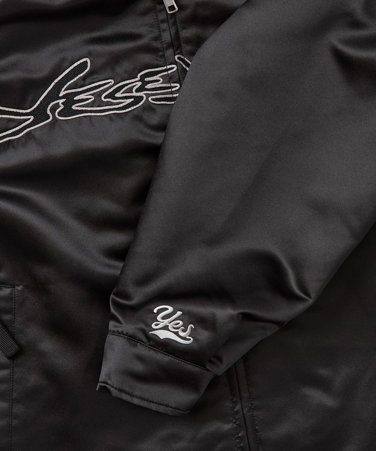 예스아이씨(YESEYESEE) Chain Stitch Logo Coach Jacket Black