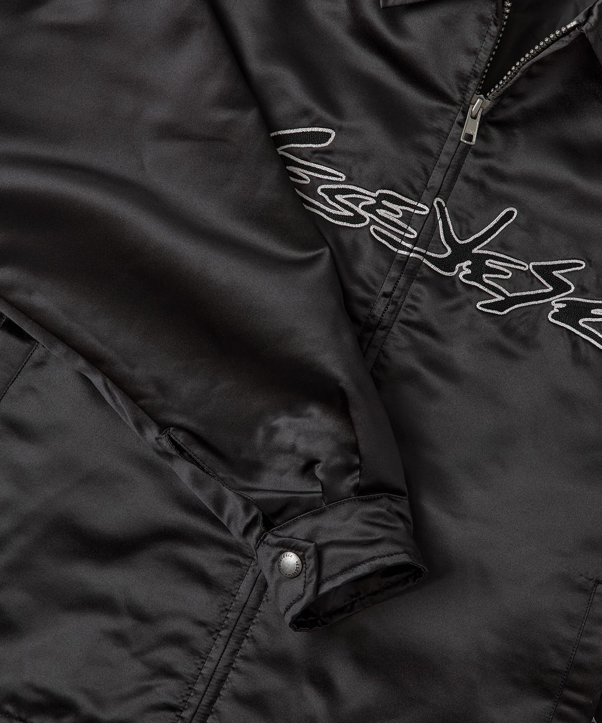 예스아이씨(YESEYESEE) Chain Stitch Logo Coach Jacket Black