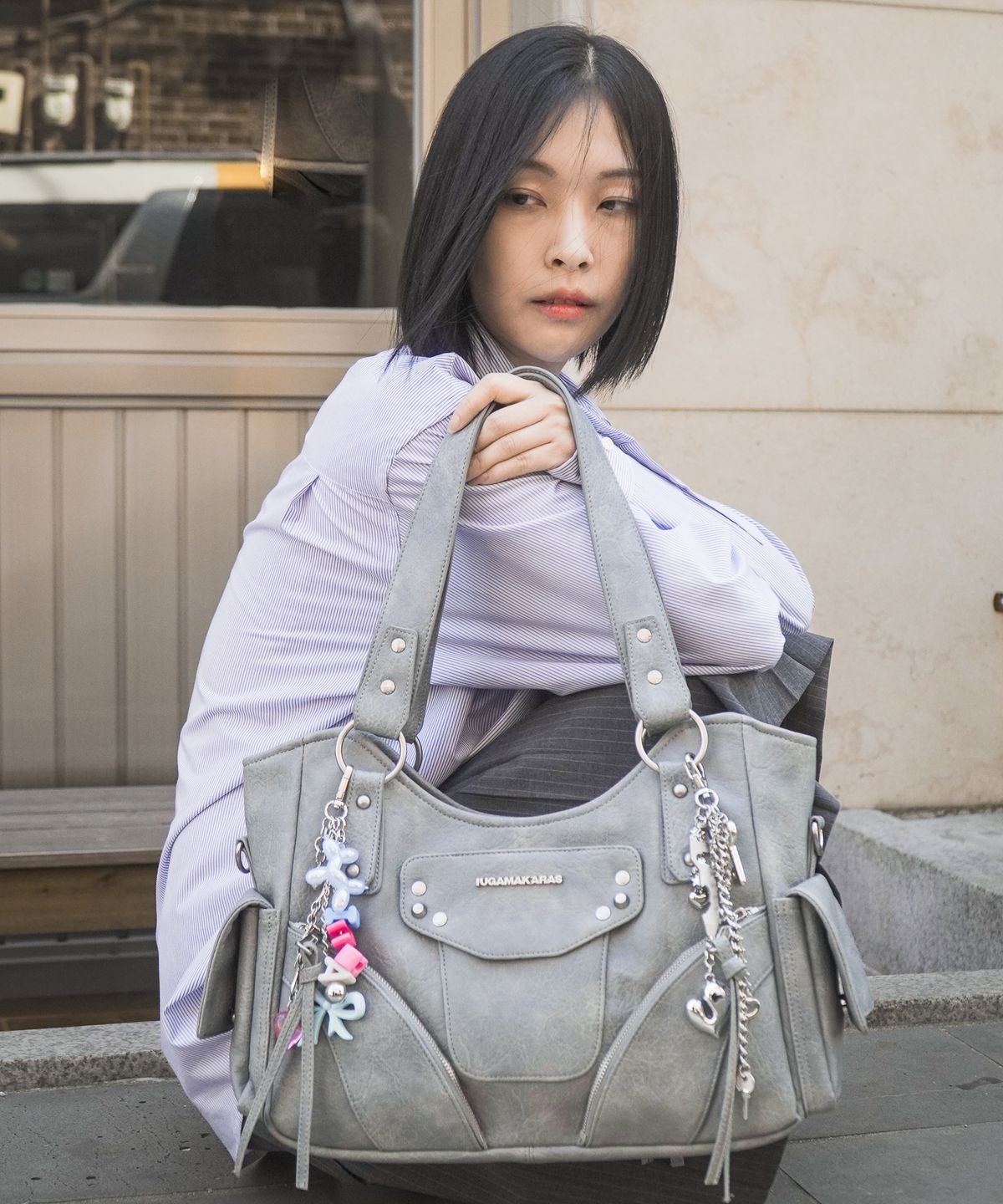 이우가마카라스(IUGAMAKARAS) Studded Leather Shoulder Bag (Sky Blue)