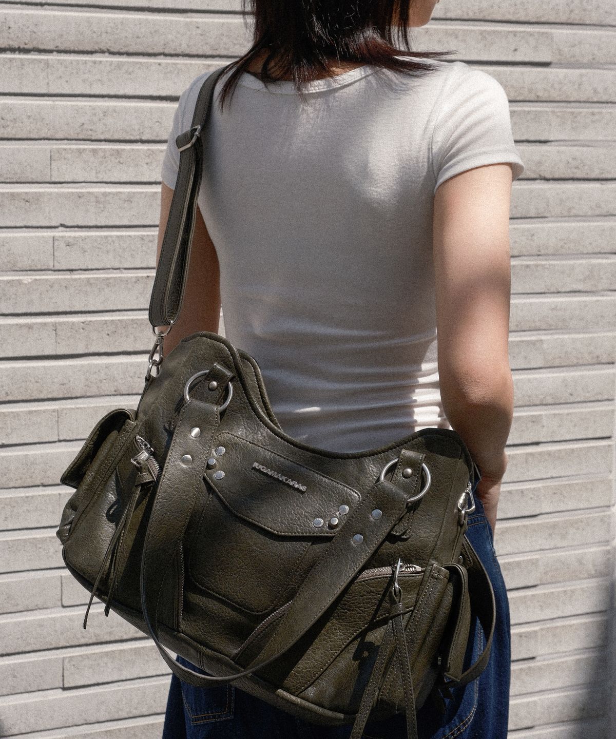 이우가마카라스(IUGAMAKARAS) Studded Leather Shoulder Bag (Khaki)