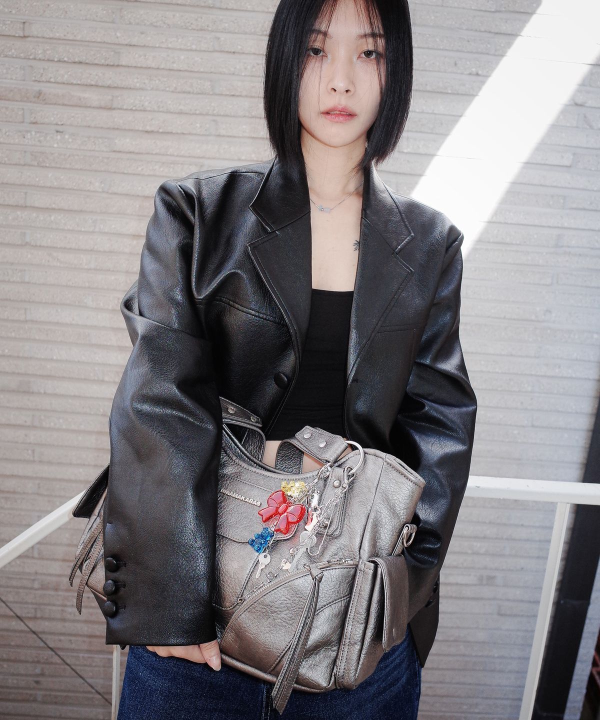 이우가마카라스(IUGAMAKARAS) Studded Leather Shoulder Bag (Silver)