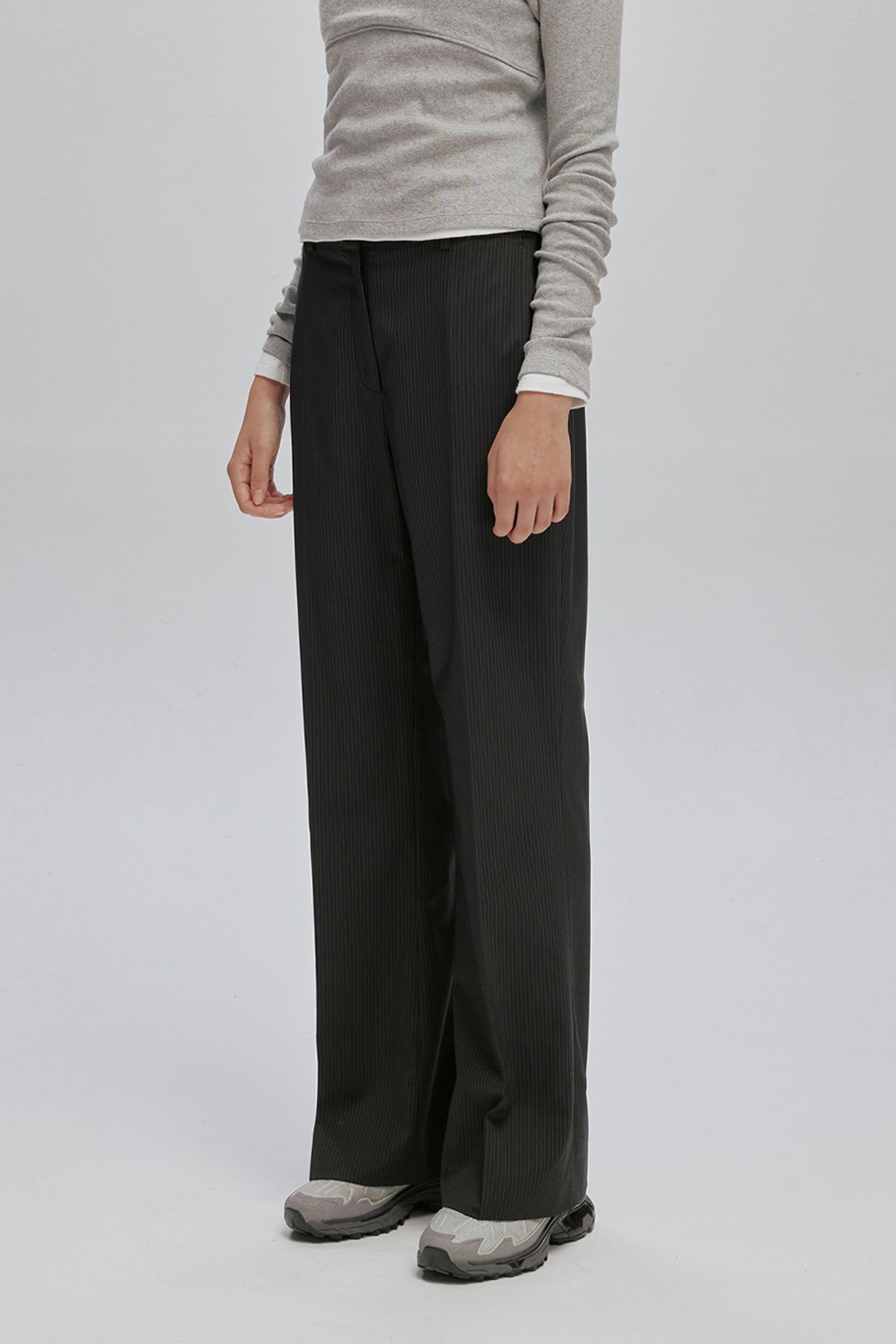 애프터아워즈(AFTERHOURS) SIDE SLIT SEMI BOOTS CUT SLACKS (STRIPE)