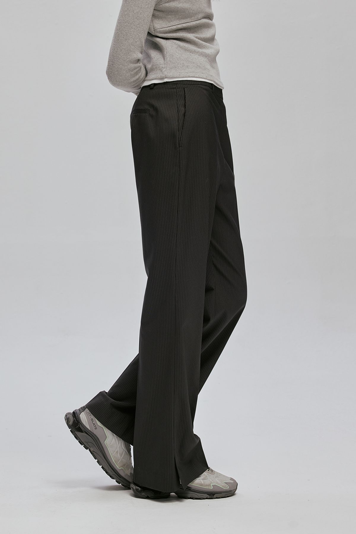 애프터아워즈(AFTERHOURS) SIDE SLIT SEMI BOOTS CUT SLACKS (STRIPE)