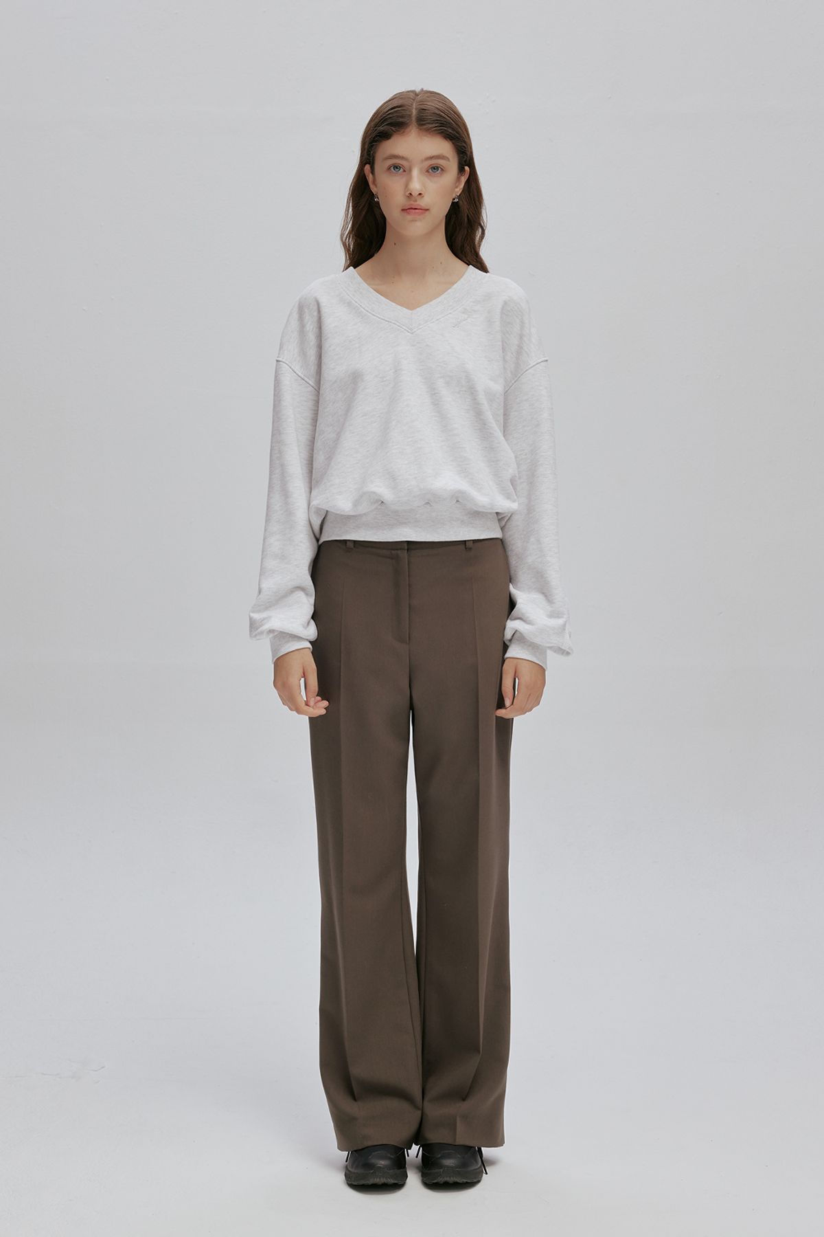 애프터아워즈(AFTERHOURS) SIDE SLIT SEMI BOOTS CUT SLACKS (KHAKI-BROWN)