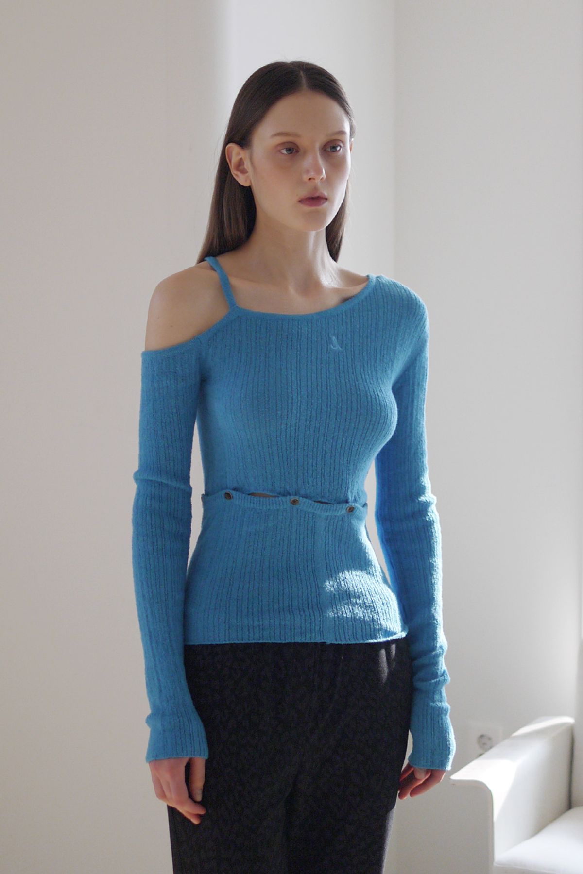 애프터아워즈(AFTERHOURS) TWO WAY RIBBED OFF SHOULDER KNIT TOP V2 (MARINE BLUE)