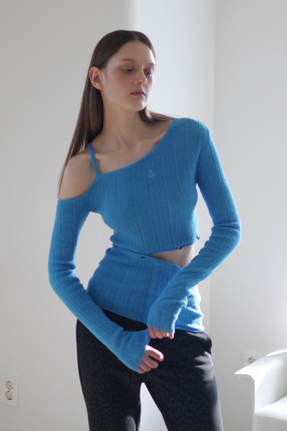 애프터아워즈(AFTERHOURS) TWO WAY RIBBED OFF SHOULDER KNIT TOP V2 (MARINE BLUE)