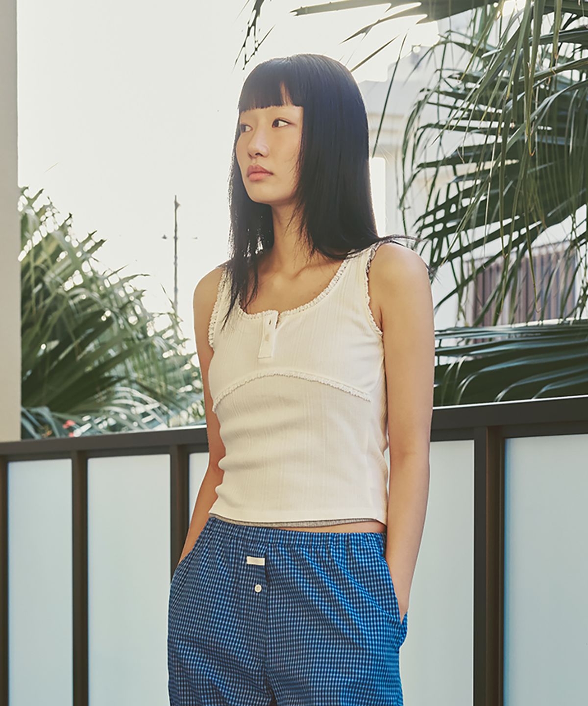 애프터아워즈(AFTERHOURS) LACE BUTTON SLEEVELESS TOP V2 (WHITE)