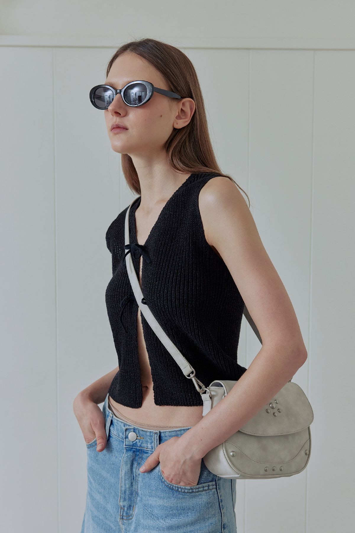 애프터아워즈(AFTERHOURS) VINTAGE STUD TOP HANDLE BAG (LIGHT GREY)