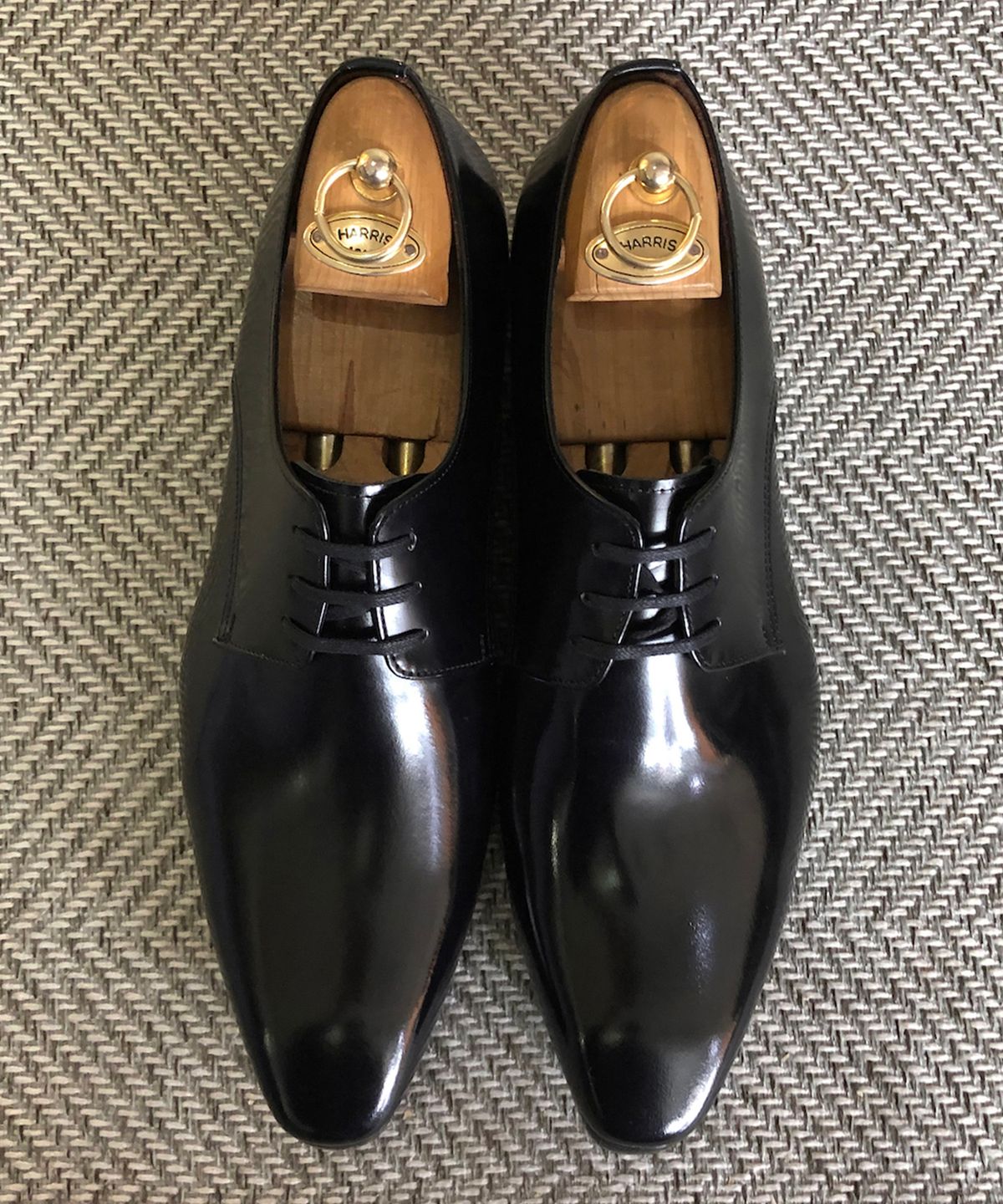 조앤슈(JOENSHOE) 헤리티지 3-아일렛 홀컷 옥스퍼드 블랙