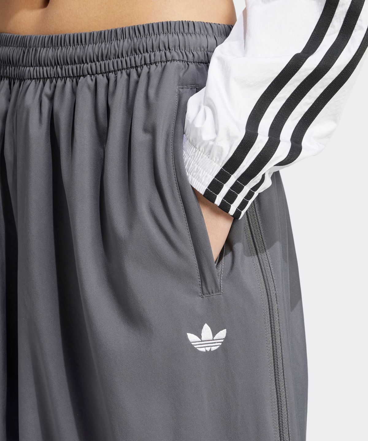 아디다스(ADIDAS) ADILENIUM 3 집 트랙 팬츠 - 그레이 / JY8880