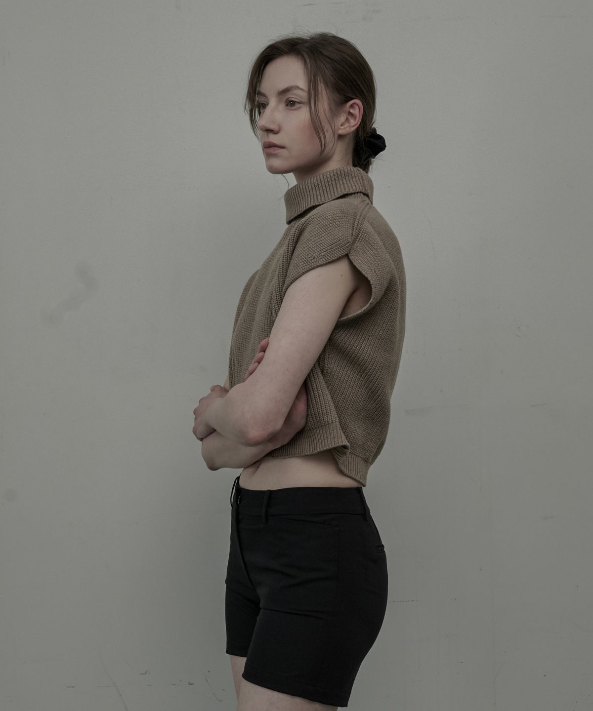 마우솔레움(MAU SOLEUM) Haze Turtleneck Knit Vest - Brown