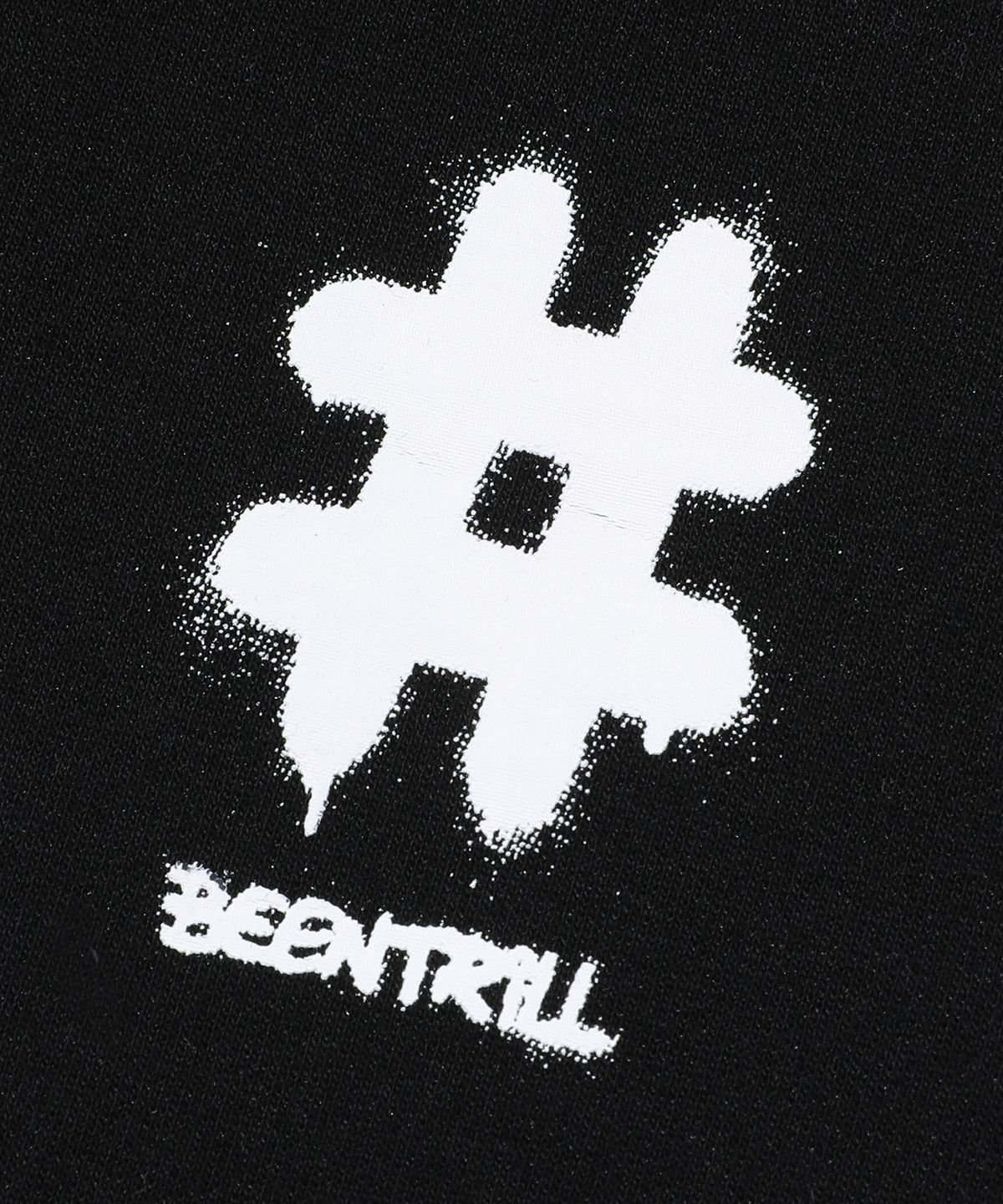 빈트릴(BEENTRILL) 스프레이 로고 후드(블랙)