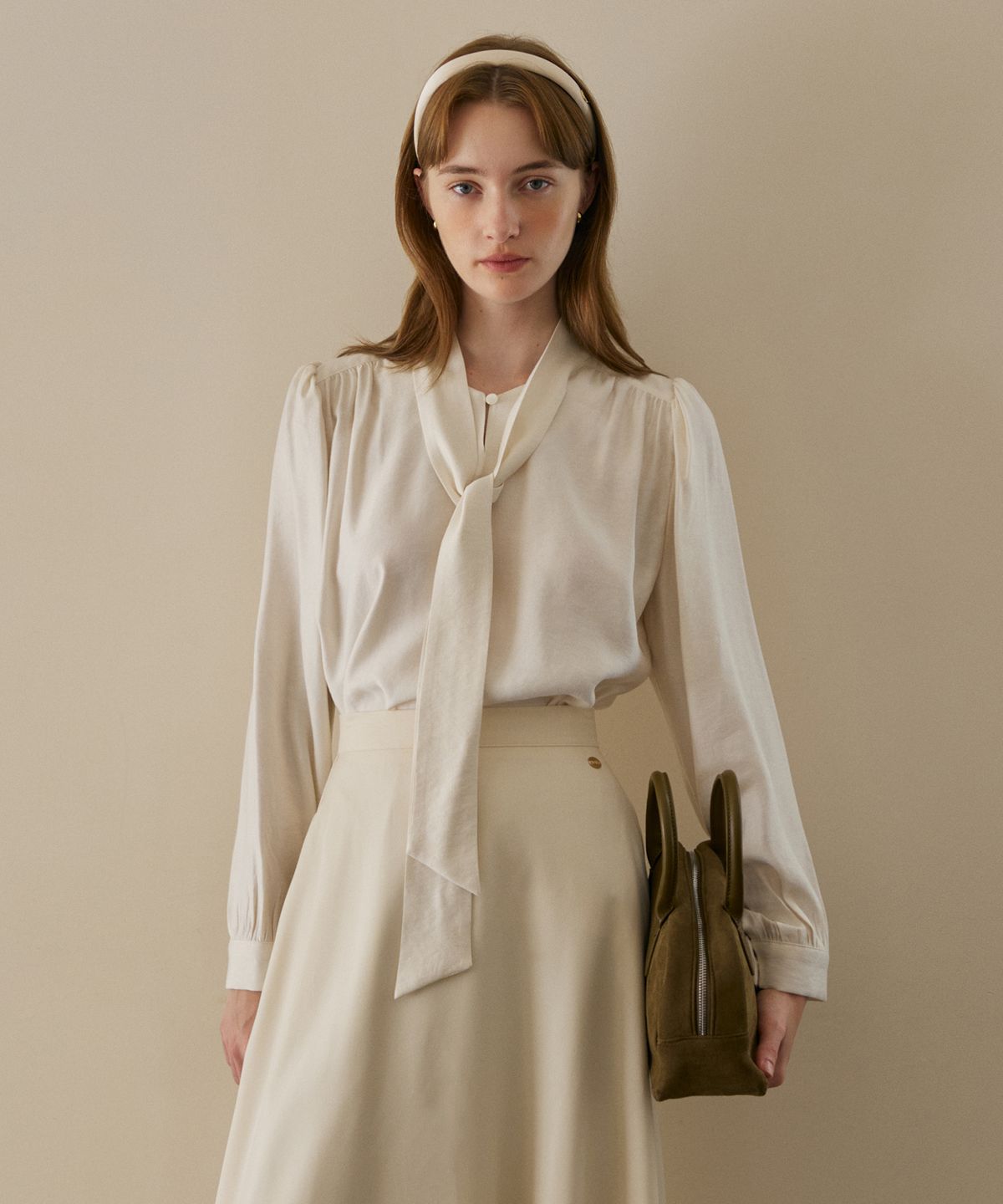 어다울(ADAUL) Scarf neck shirring blouse - ivory