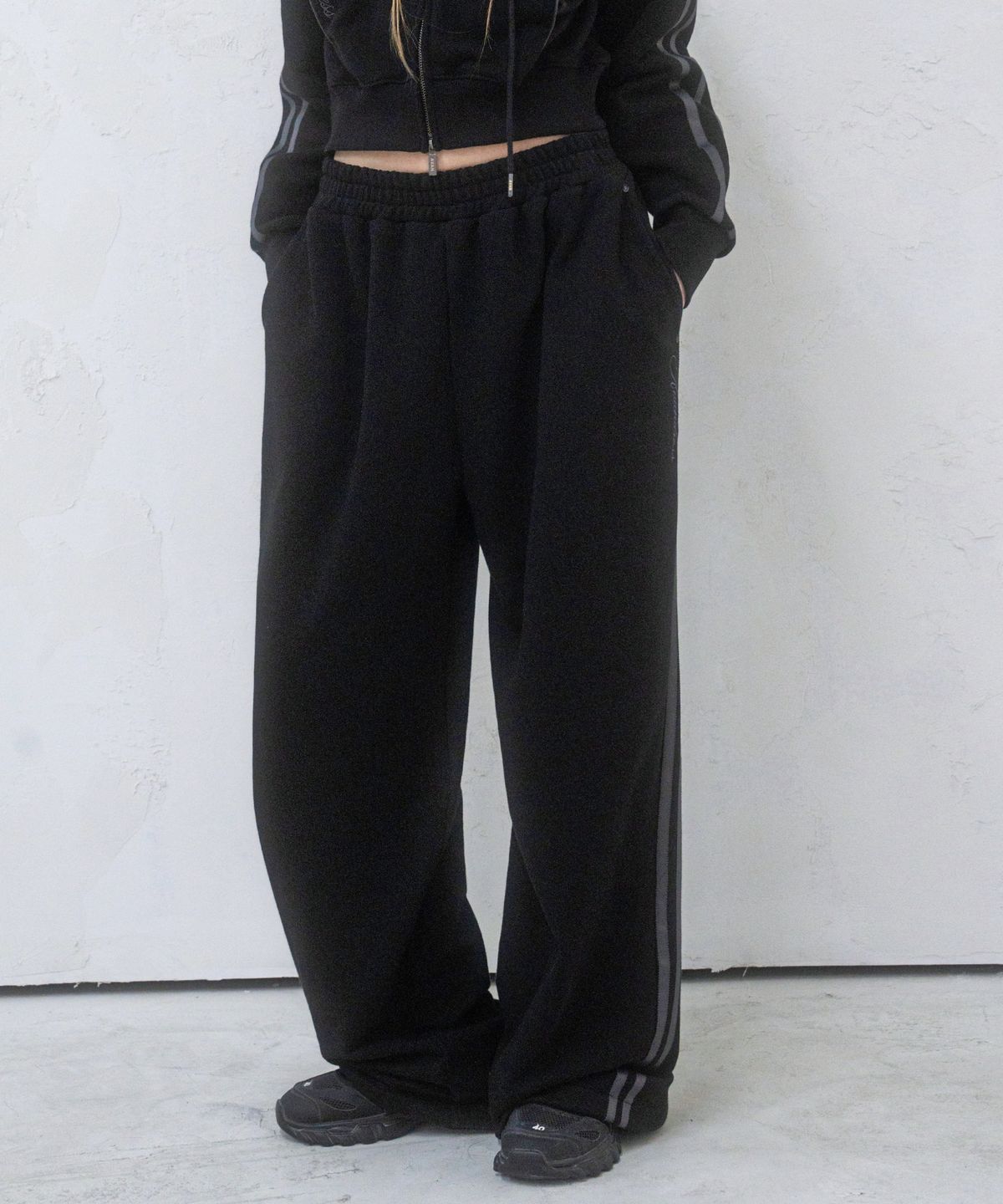 어반드레스(AVANDRESS) Back String Track Pants - 4COL