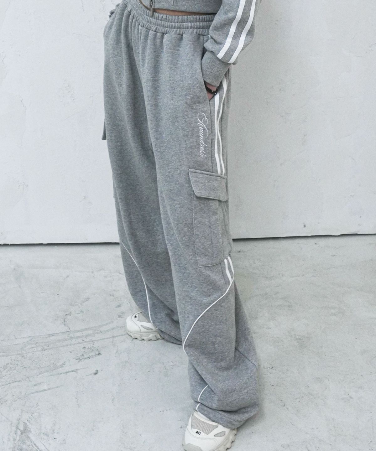 어반드레스(AVANDRESS) Semicircle Track Wide Pants - 4COL