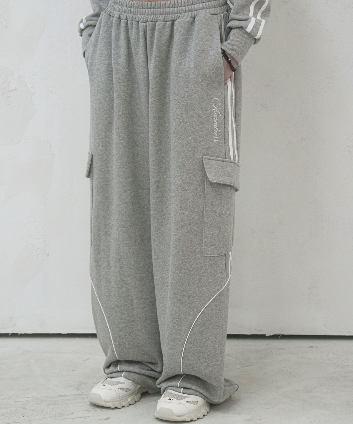 어반드레스(AVANDRESS) Semicircle Track Wide Pants - 4COL
