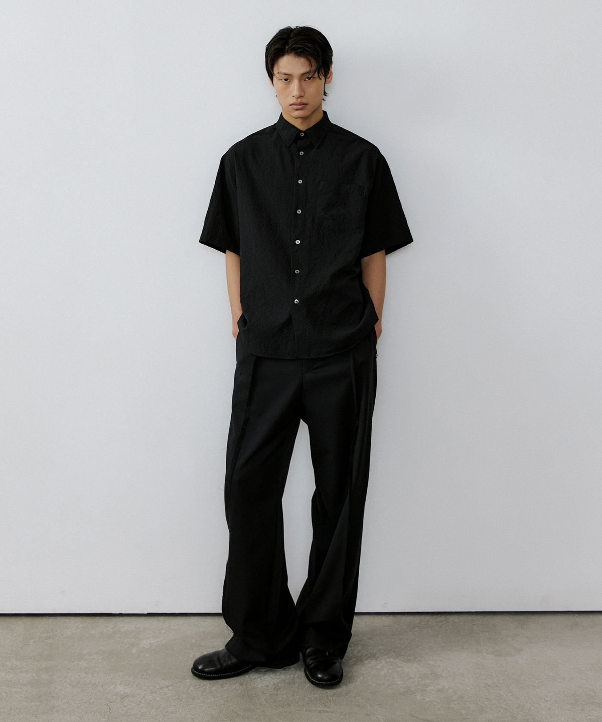 엔도어(ENDOOR) Washed seersucker 1/2 shirt (black)