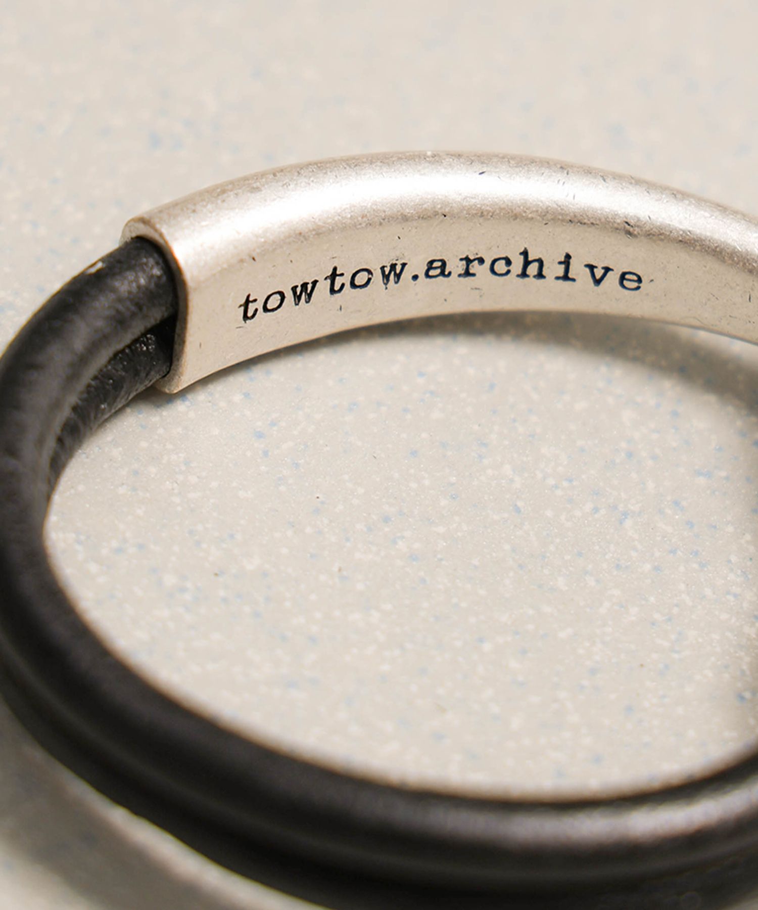 【韓国のみ】 TOWTOW.ARCHIVE Grit Leather Bracelet MUSINSA | TOWTOW ARCHIVE Grit Leather Bracelet Black