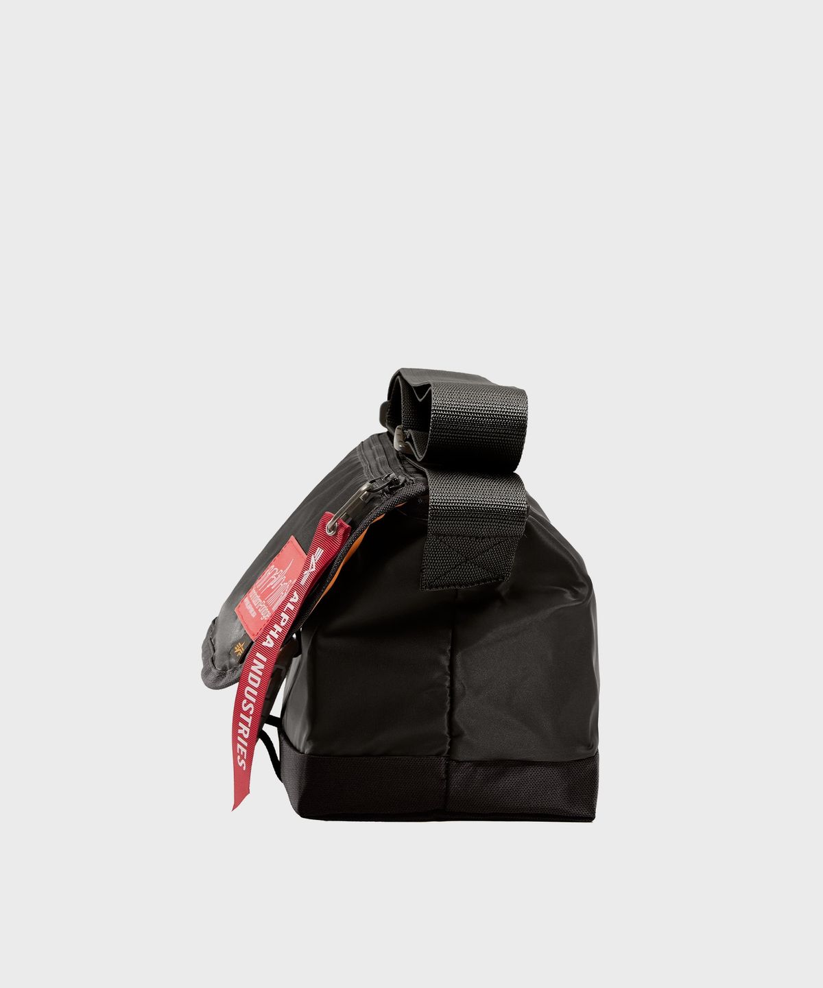 맨하탄 포티지(MANHATTAN PORTAGE) X 알파인더스트리 나일론 플랩 포켓 메신저백 BLACK