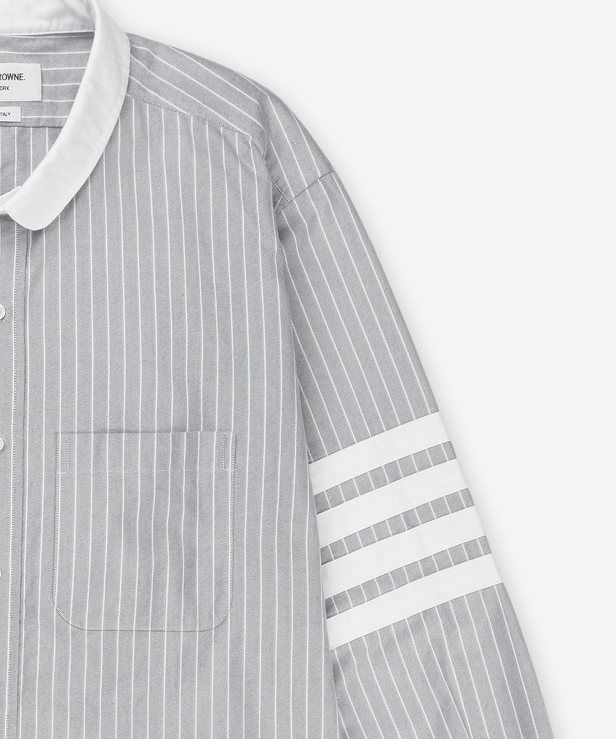 톰 브라운(THOM BROWNE) 스트라이프 옥스포드 4바 미니 라운드 카라 셔츠 - 네이비:화이트 / MWL414CF0013415