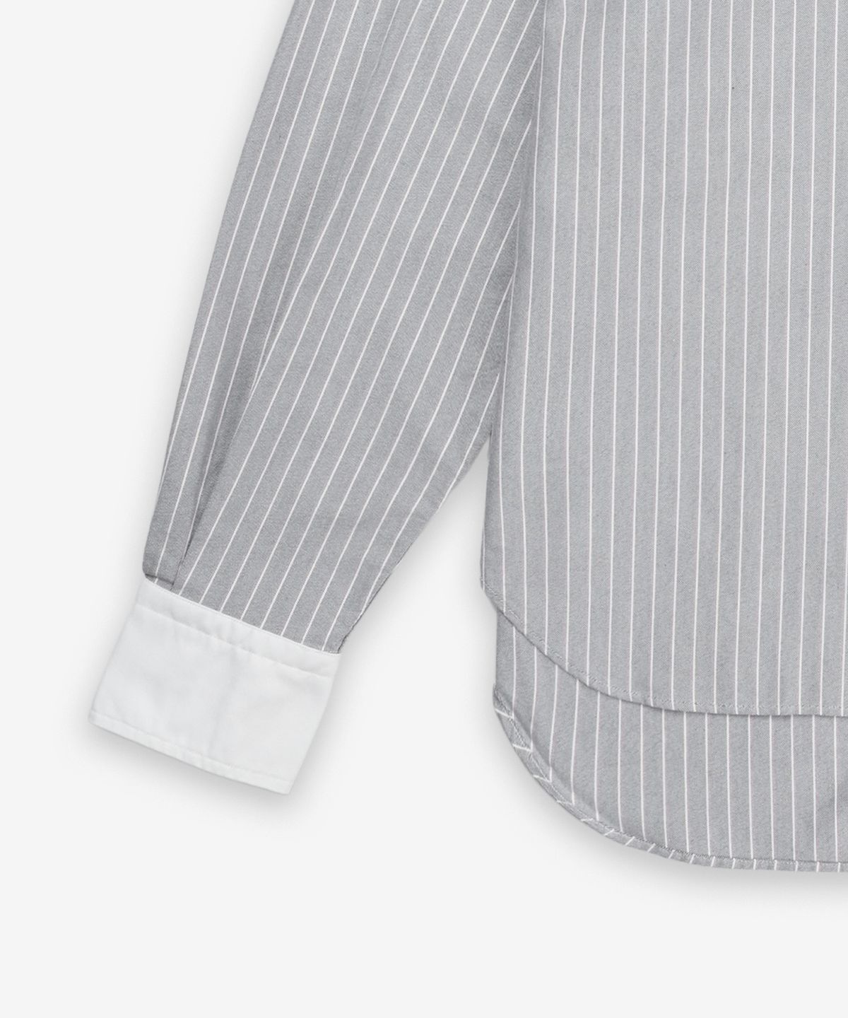 톰 브라운(THOM BROWNE) 스트라이프 옥스포드 4바 미니 라운드 카라 셔츠 - 네이비:화이트 / MWL414CF0013415