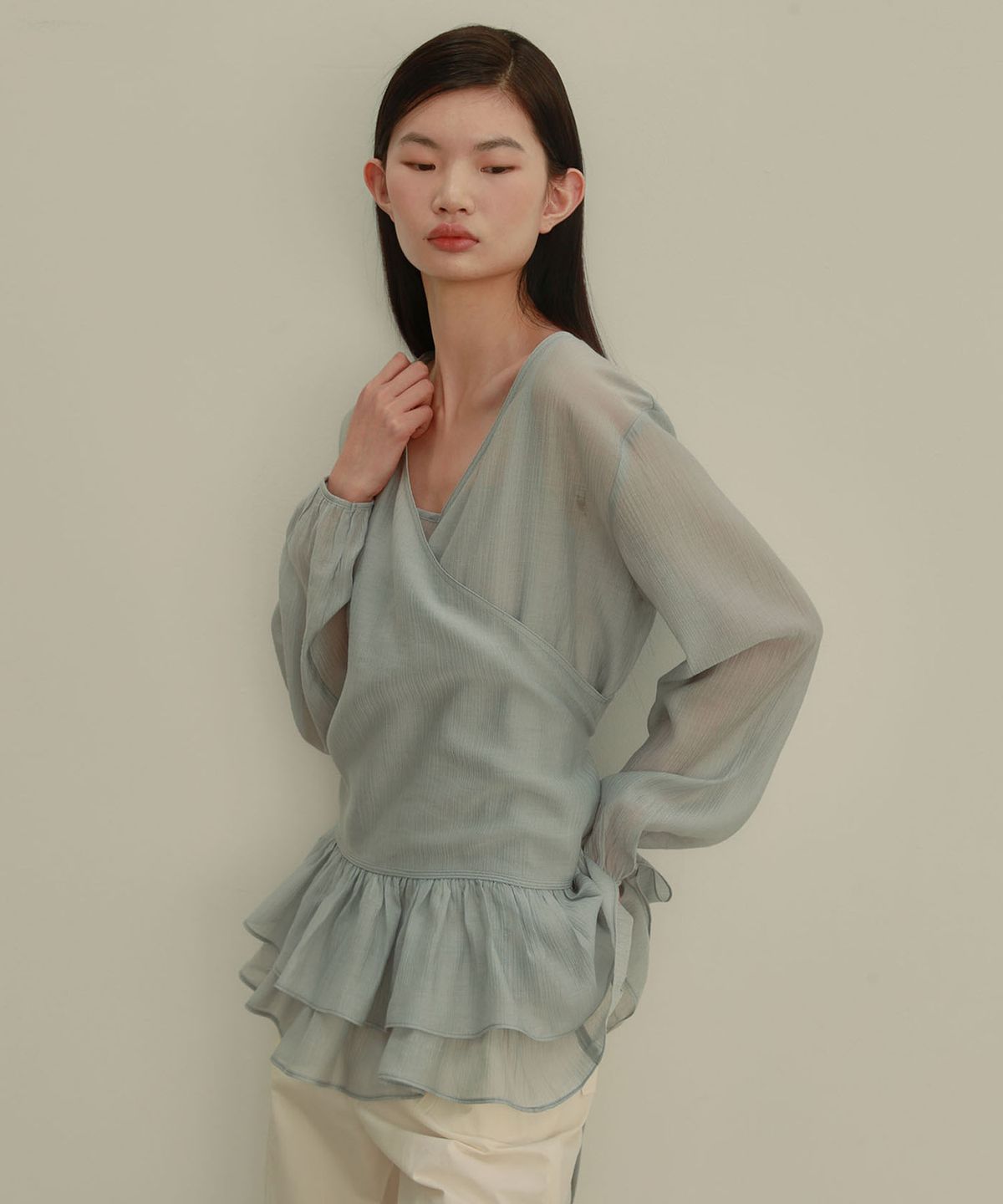 아우로(OURO) FRILL BLOUSE SET-UP [ PALE BLUE ]