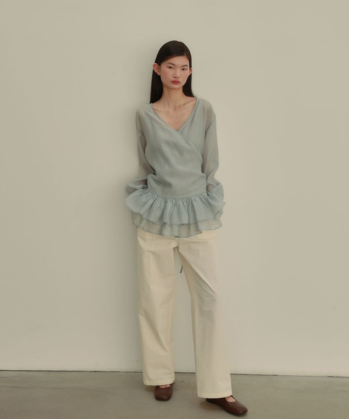 아우로(OURO) FRILL BLOUSE SET-UP [ PALE BLUE ]