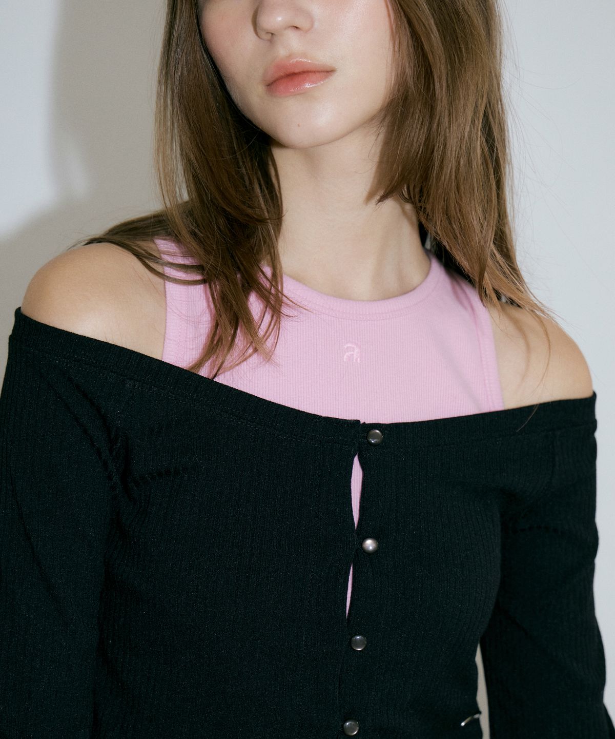 어센티(AUTHENTI) 포인트 자수 슬리브리스 (3COLORS)