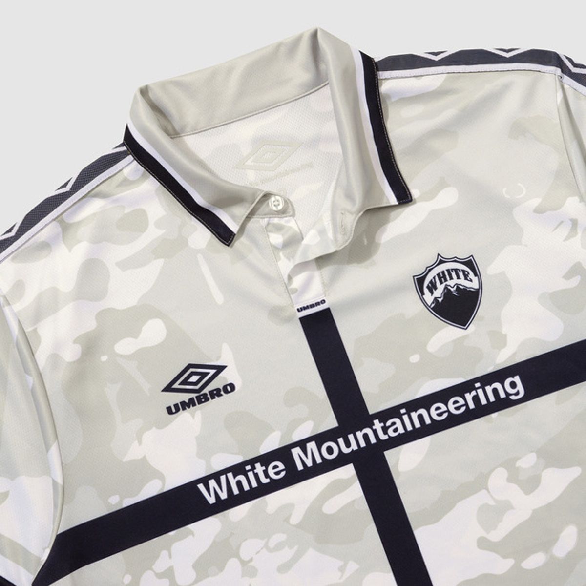 엄브로(UMBRO) [UMB X White Mountaineering] 유니폼 반팔 티셔츠 화이트(UQ111CRJ29)
