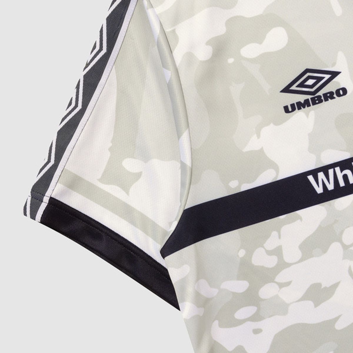 엄브로(UMBRO) [UMB X White Mountaineering] 유니폼 반팔 티셔츠 화이트(UQ111CRJ29)
