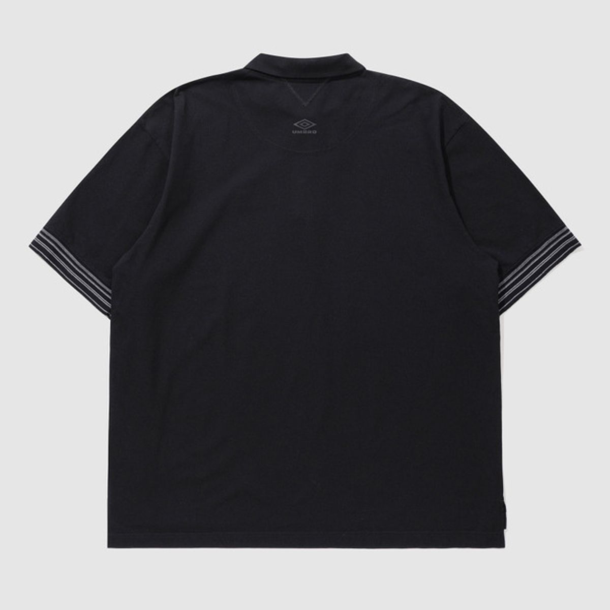 엄브로(UMBRO) [UMB X White Mountaineering] 반팔 폴로 셔츠 블랙(UQ111CTS29)