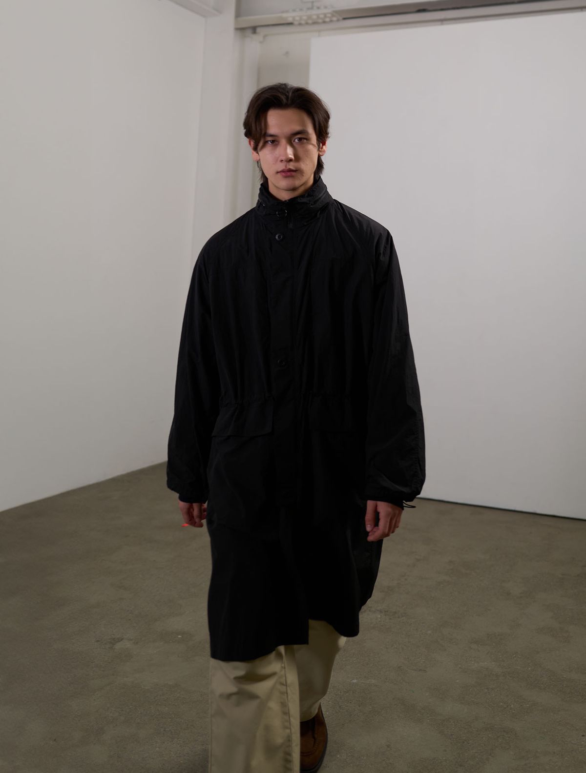 제너럴아이디어(GENERALIDEA) UNISEX 유틸리티 롱 사파리 점퍼 [BLACK] / SBE1U07003