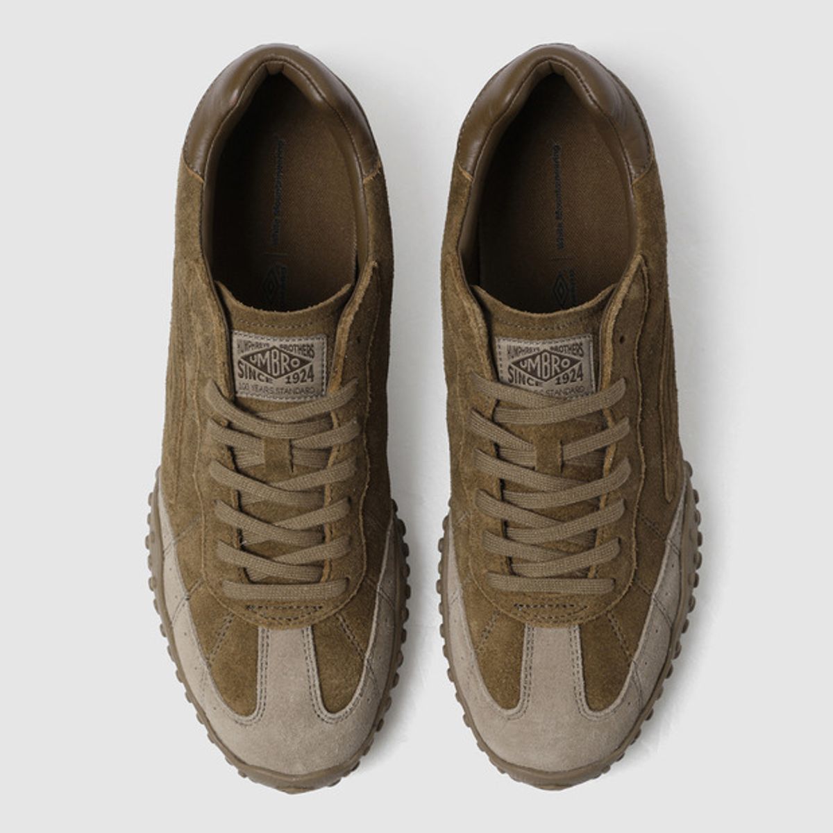 엄브로(UMBRO) [UMB X White Mountaineering] FIRST JOGGER (퍼스트 조거) 브라운(UQ123CCU21)