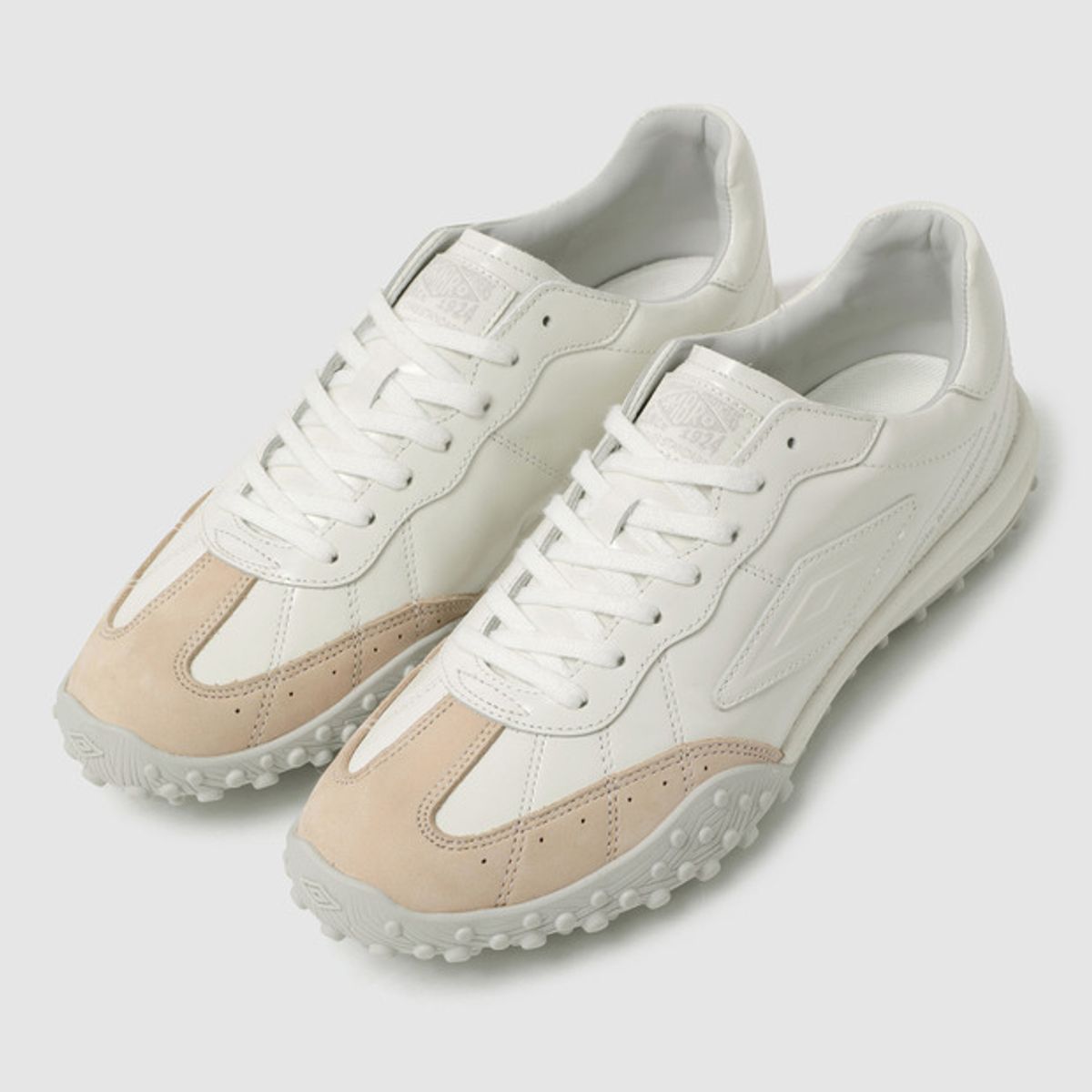 엄브로(UMBRO) [UMB X White Mountaineering] FIRST JOGGER (퍼스트 조거) 화이트(UQ123CCU21)