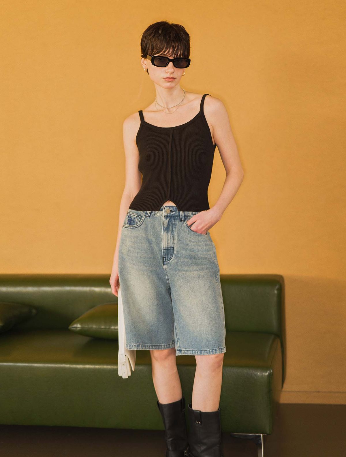제너럴아이디어(GENERALIDEA) 핀턱 슬릿 뷔스티에 [BLACK] / WBE1L05518