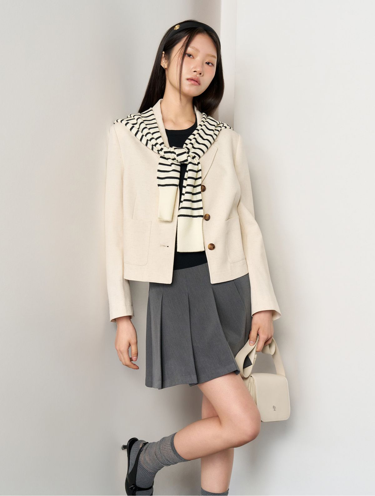제너럴아이디어(GENERALIDEA) 테일러드 숏 자켓 [IVORY] / WBE1L09509