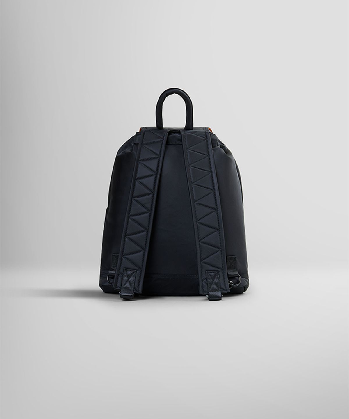 알파 인더스트리(ALPHA INDUSTRIES) 나일론 백팩 블랙