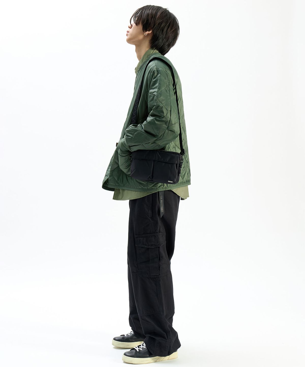 알파 인더스트리(ALPHA INDUSTRIES) 나일론 메신저 백 블랙
