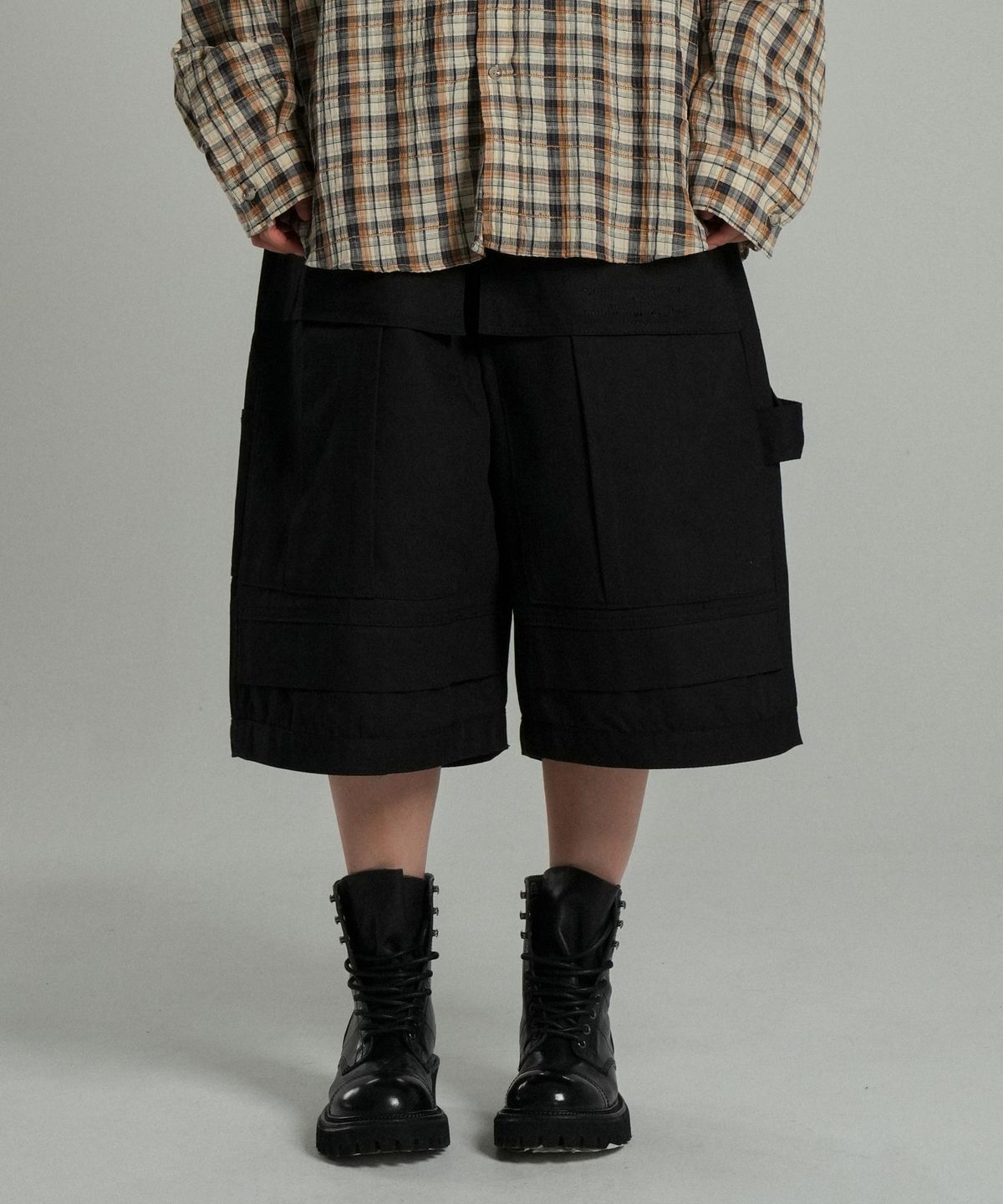 아이돈워너셀(IDWS) Ignis Maxi Cargo Bermuda Shorts Black