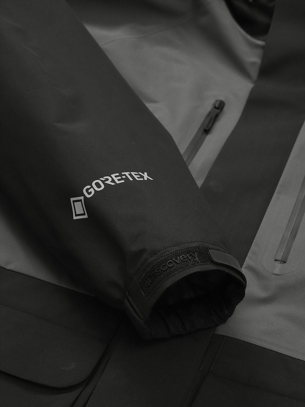 디스커버리 익스페디션(DISCOVERY EXPEDITION) 남성 고어텍스 팩라이트 2.5L 컬러블럭 방수자켓 (D/GREY)