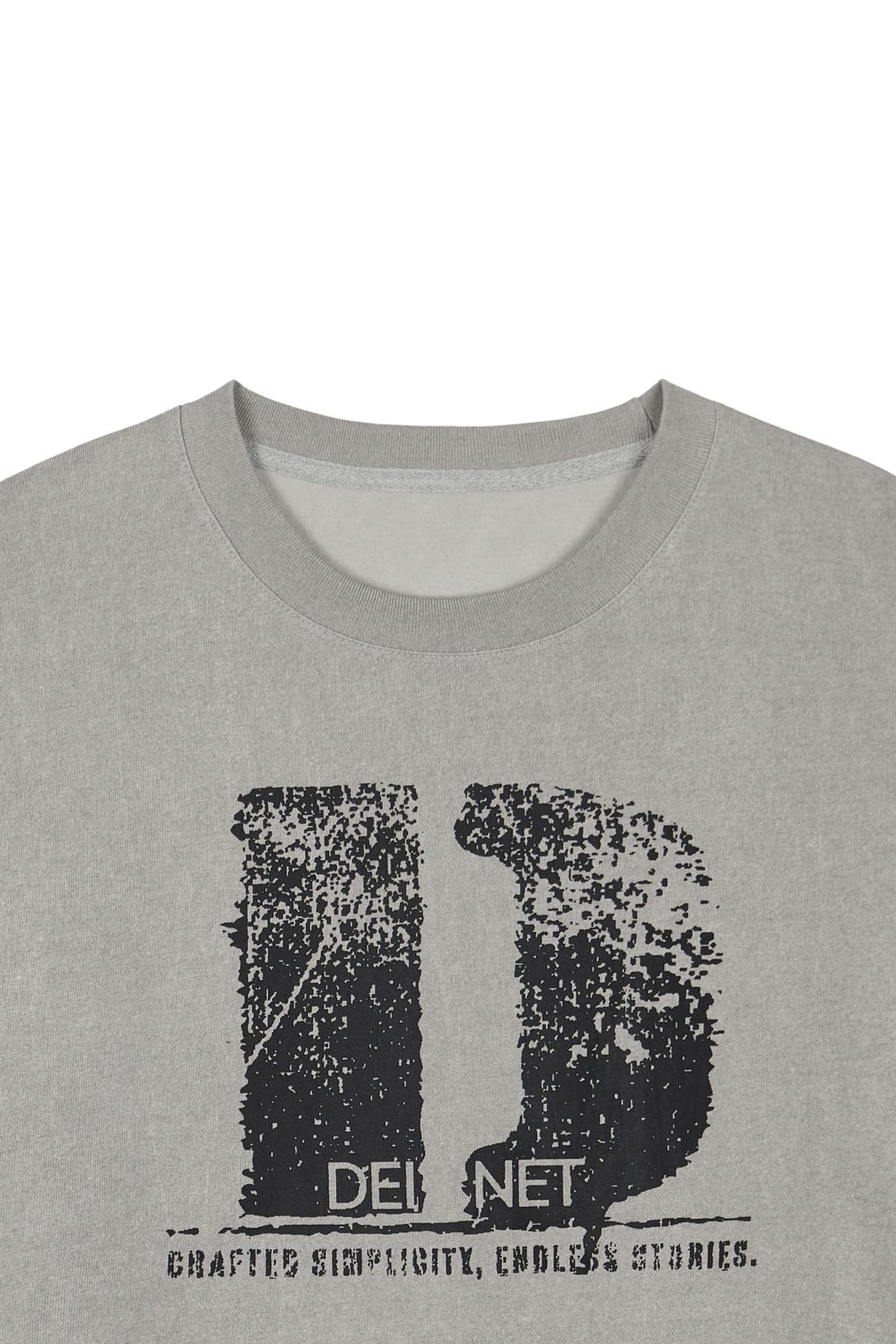 다이닛(DEINET) D ACCENT CRACK LOGO T-SHIRTS IN GREY