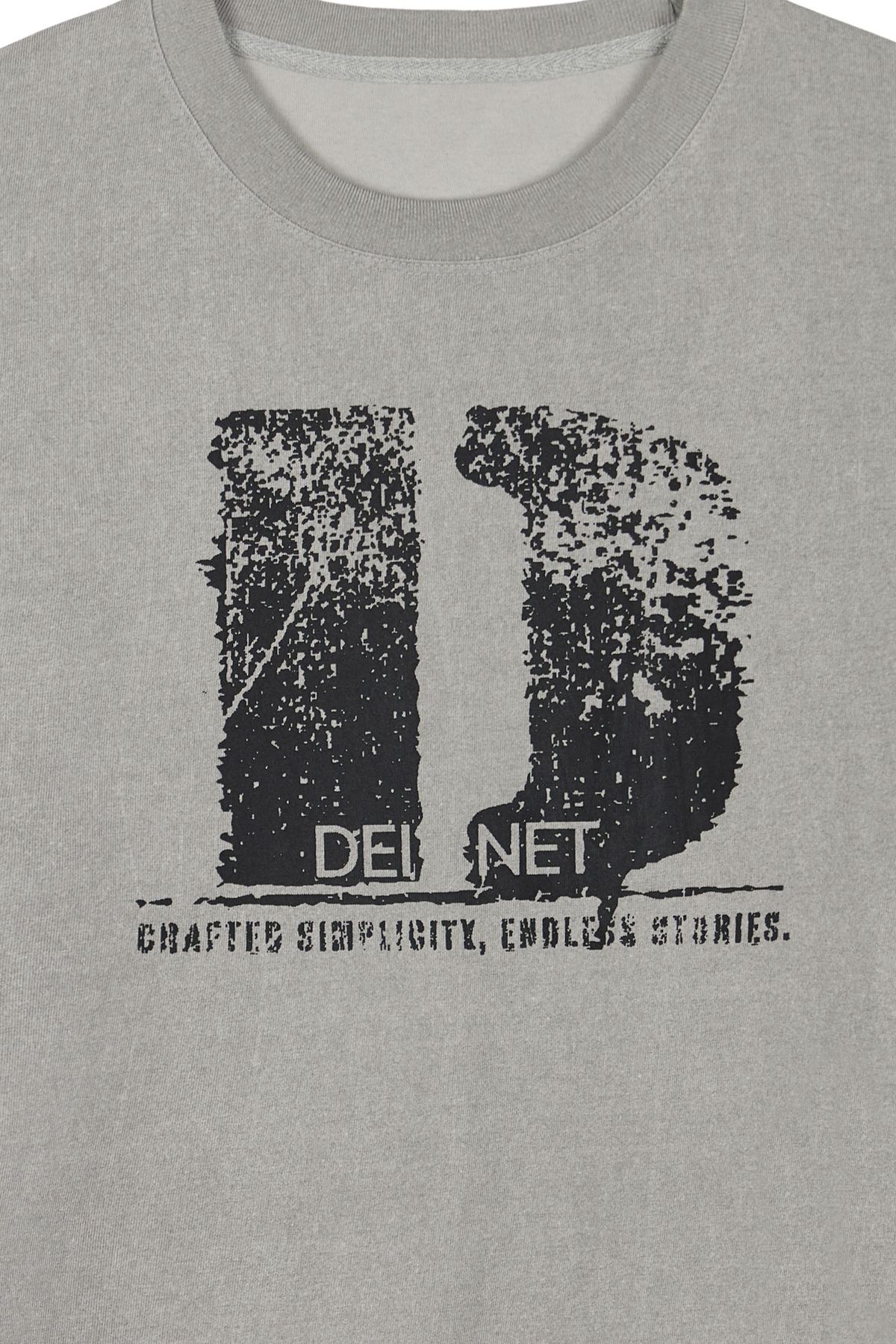 다이닛(DEINET) D ACCENT CRACK LOGO T-SHIRTS IN GREY