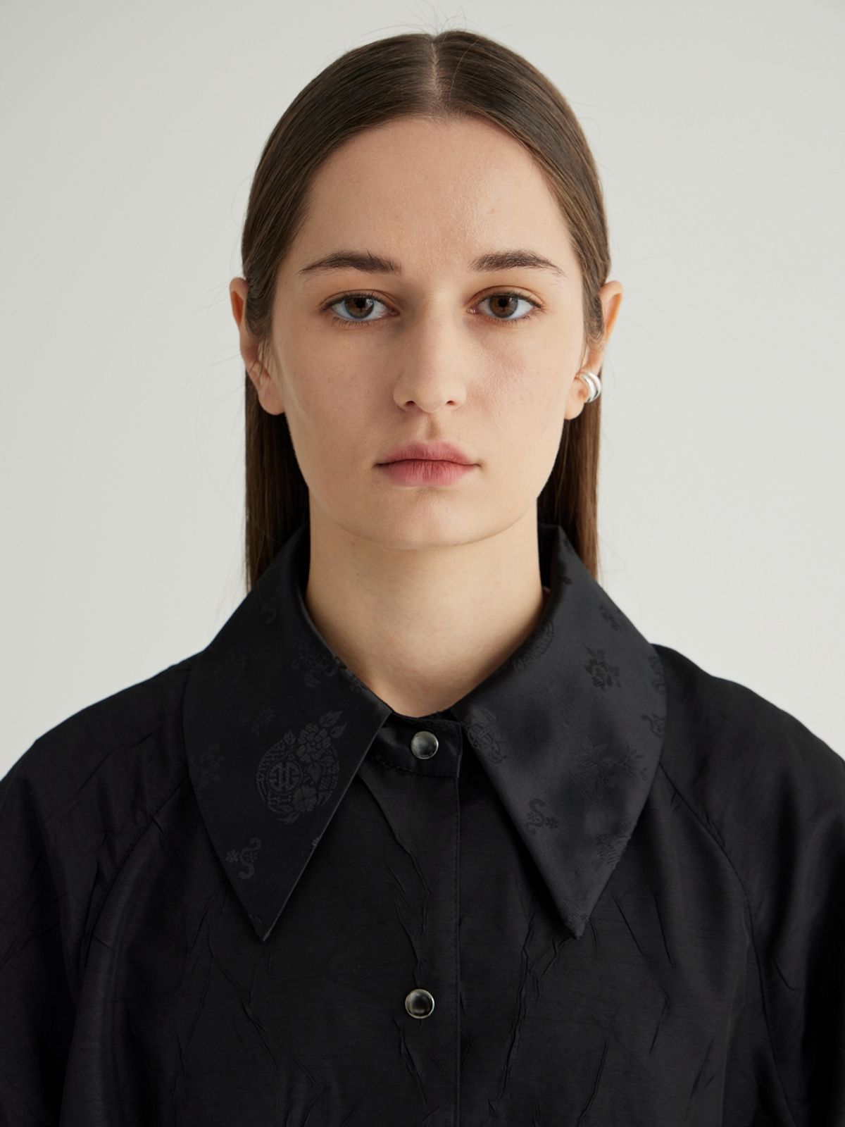 칠 하나 투 구육(71TO96) Collar point safari jumper (Black)