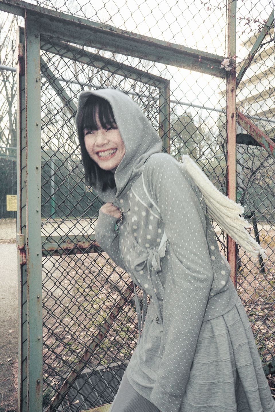 MUSINSA公式 | HUG YOUR SKIN Dot Big Pocket Hoodie (Gray)