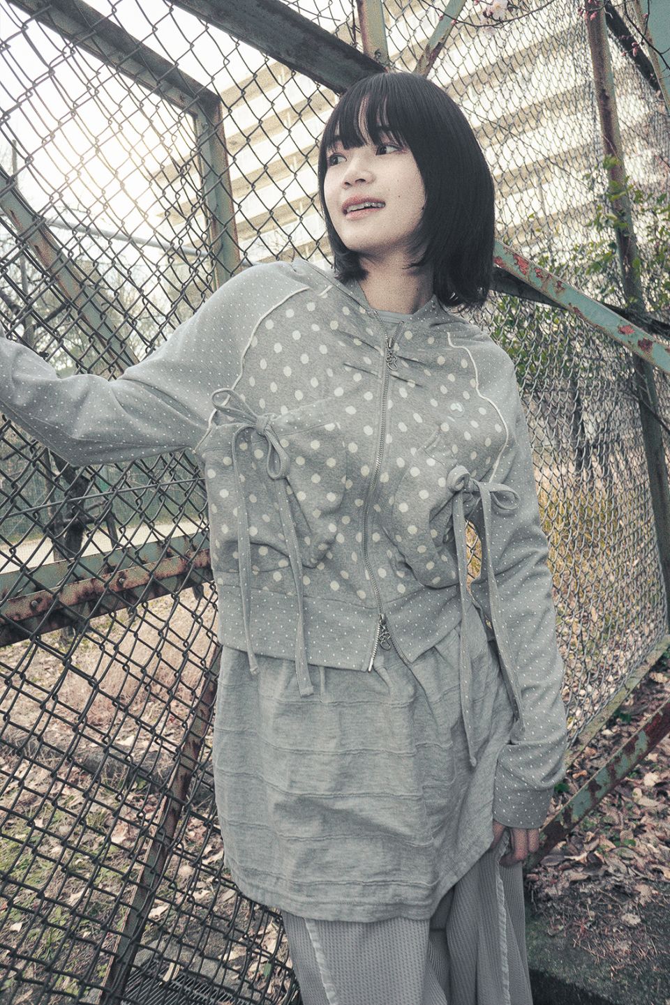 MUSINSA公式 | HUG YOUR SKIN Dot Big Pocket Hoodie (Gray)
